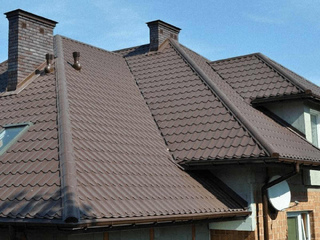 Металлочерепица Grand Line Classic 0,5 GreenCoat Pural Matt BT RR 32 Темно-коричневый 3 - в «Монолит-Металлопрокат».