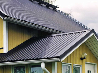 Профлист Grand Line C20A 0.5 Rooftop Matte RR 32 Темно-коричневый 4 - в «Монолит-Металлопрокат».